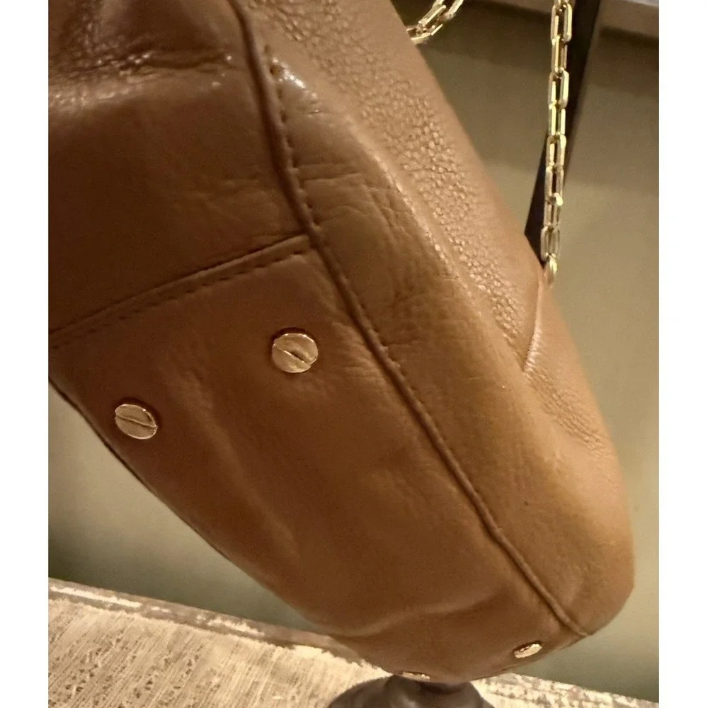 TORY BURCH Amanda British Tan Leather Crossbody Bag with Detachable Chain Strap - Picture 15 of 16